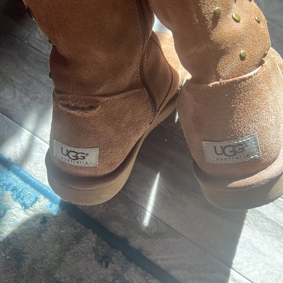 UGG Boots size 7 - Picture 4 of 6